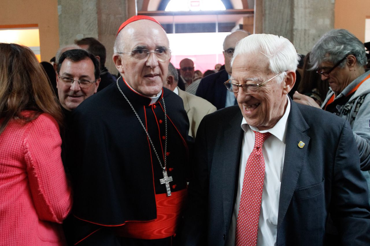 Carlos Osoro, cardenal arzobispo de Madrid, junto al padre Ángel.