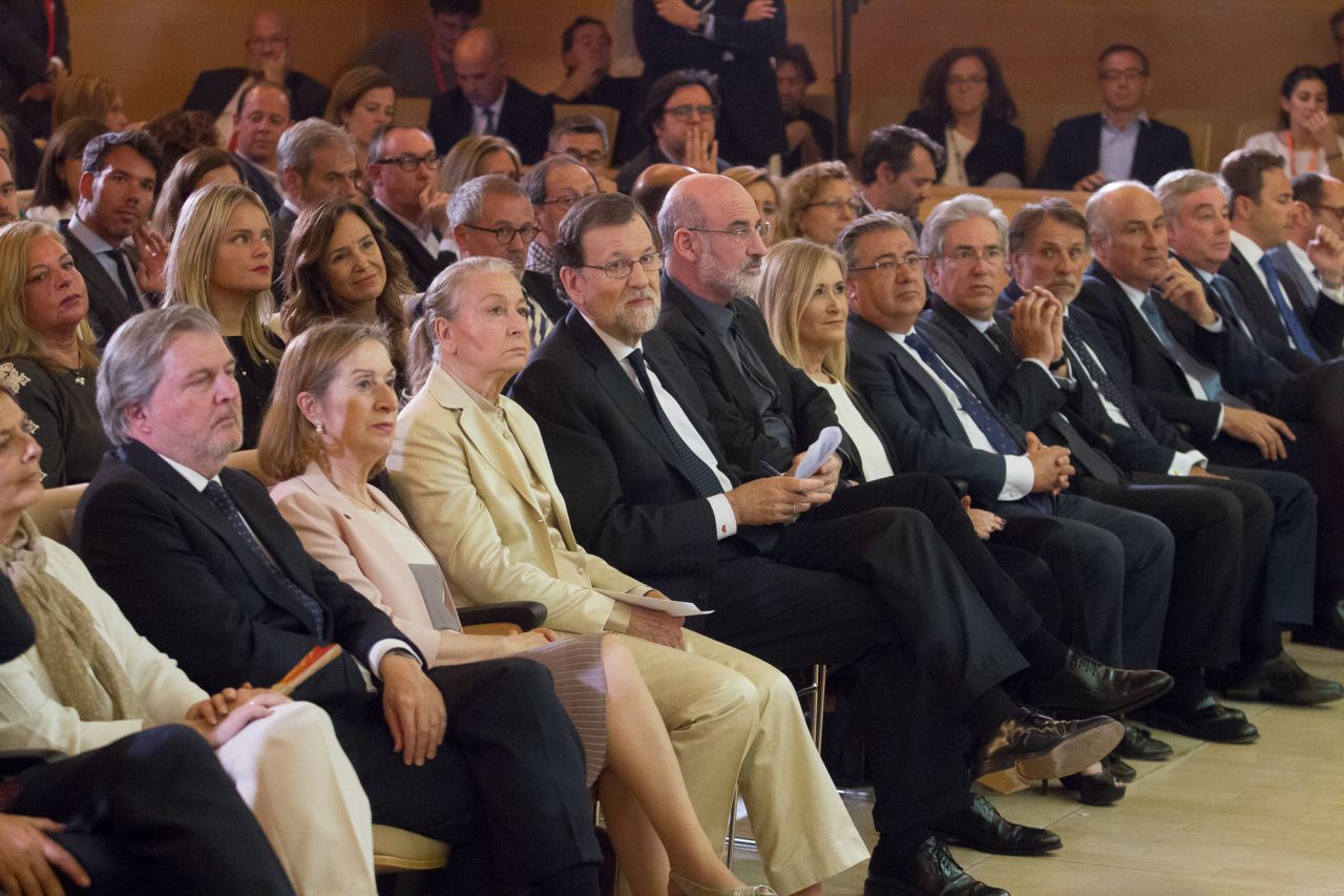 Autoridades asistentes al evento, entre ellas, Mariano rajoy, Juan Ignacio Zoido, Cristina Cifuentes, Ana pastor, Íñigo Méndez de Vigo.