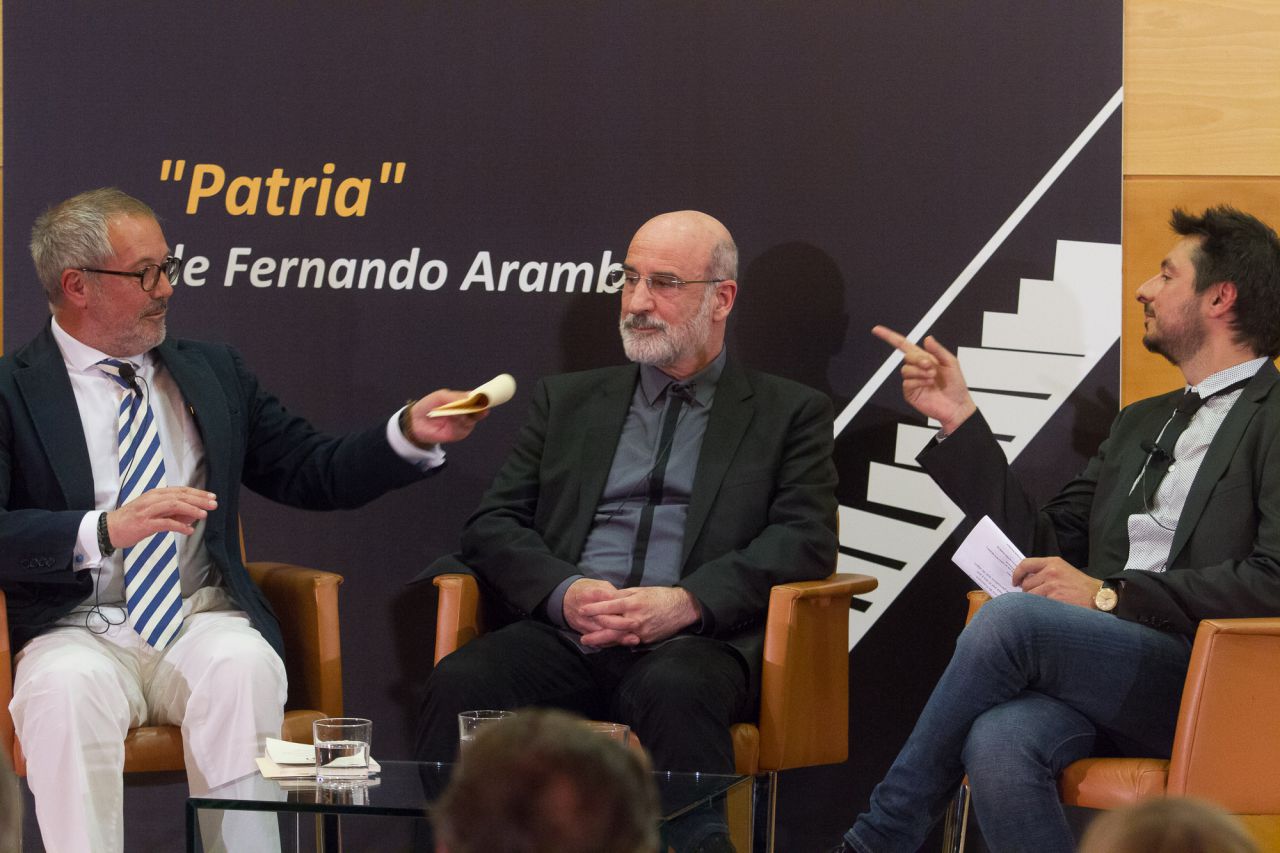 Fernando Aramburu, autor de 'Patria', galardonado con el Premio Fundación Francisco Umbral.
