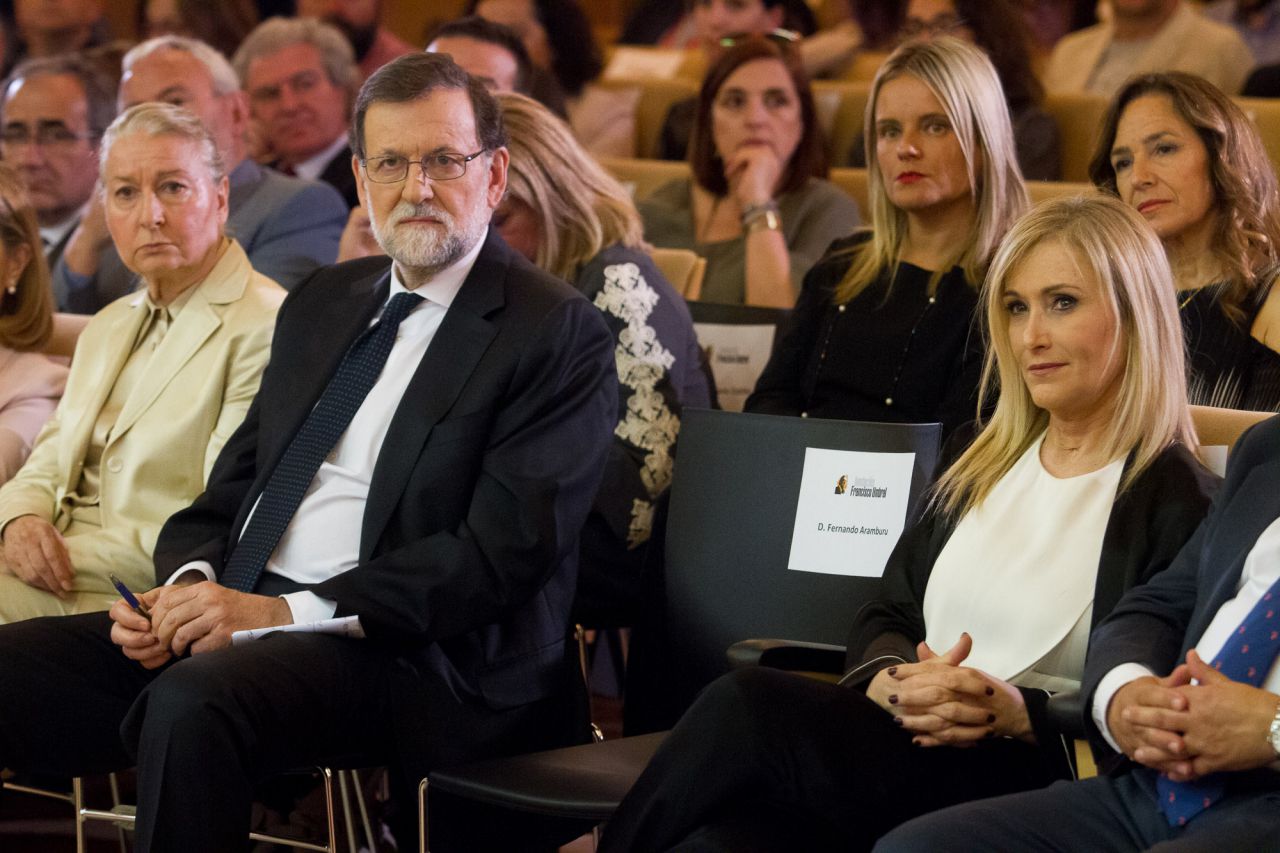 El presidente del Gobierno, Mariano Rajoy, y la presidenta de la Comunidad de Madrid, Cristina Cifuentes.