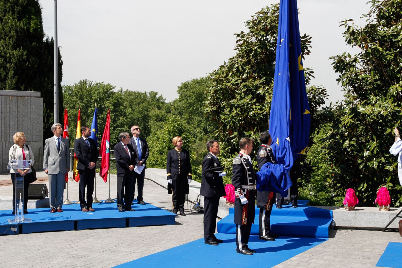 Izamiento de bandera.