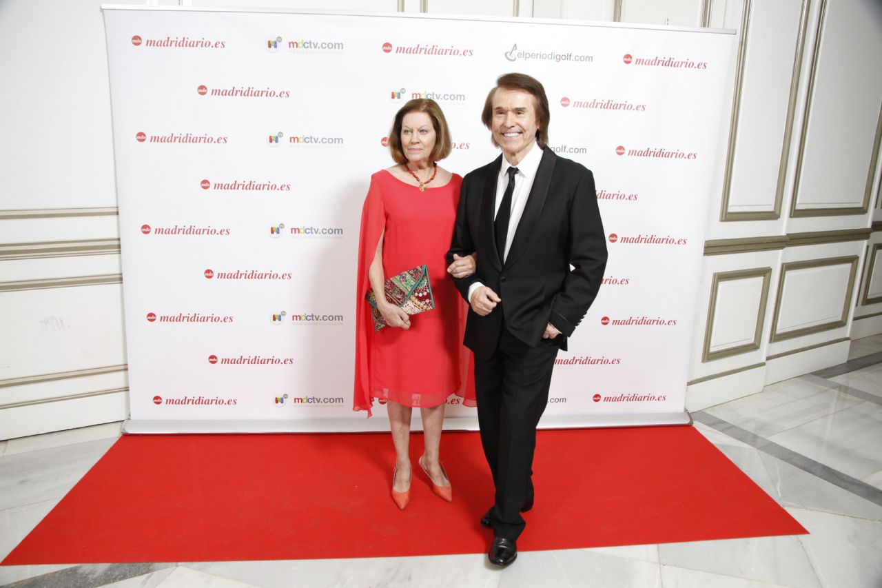 Raphael y su mujer, Natalia Figueroa, en los premios
