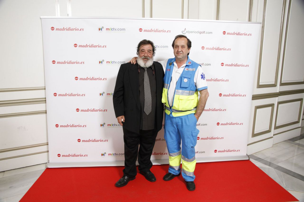 José MIguel Utande, escultor junto a Pablo Busca, gerente del SUMMA, en los premios