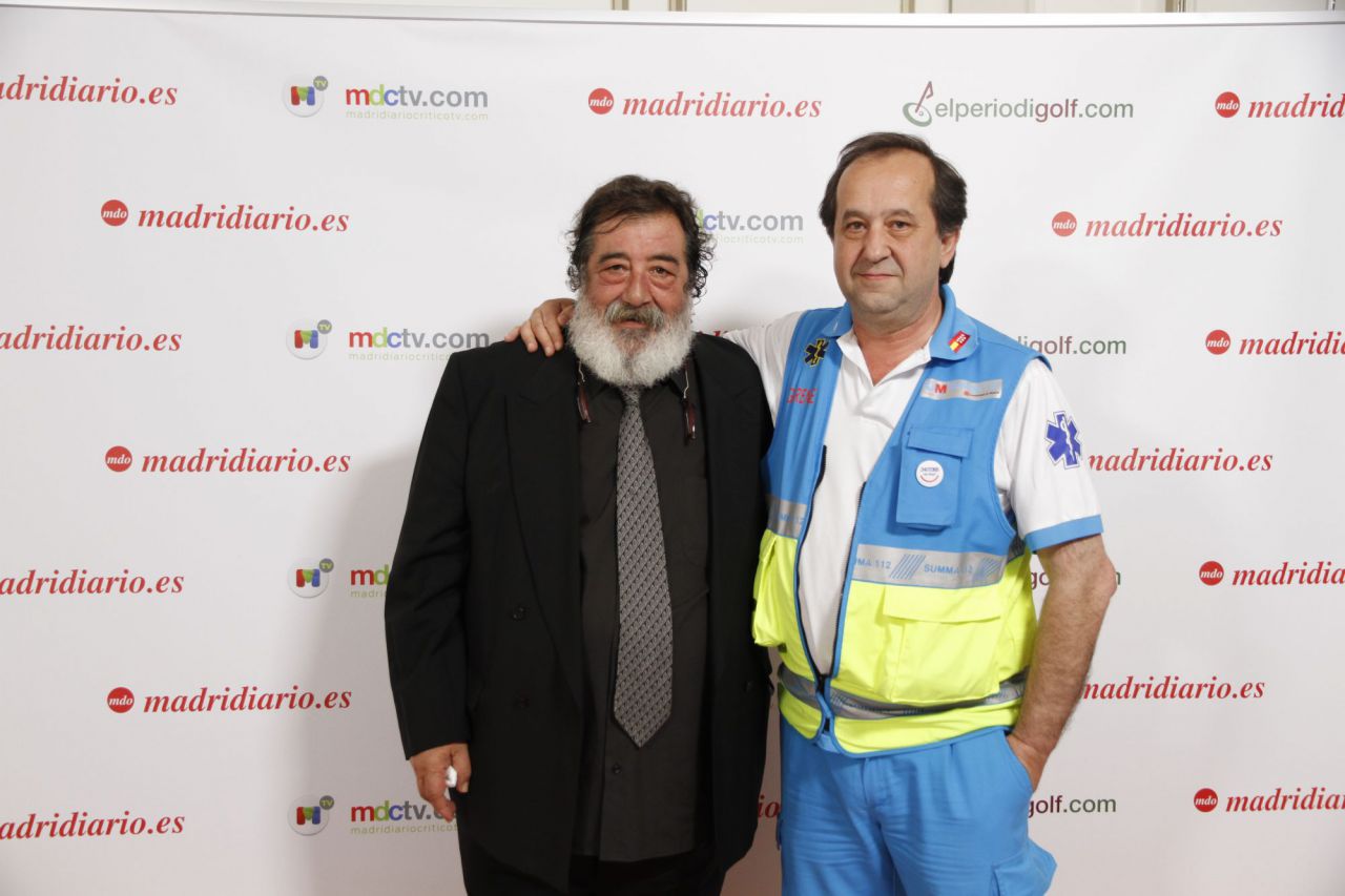 José MIguel Utarde, escultor junto a Pablo Busca, gerente del SUMMA, en los premios