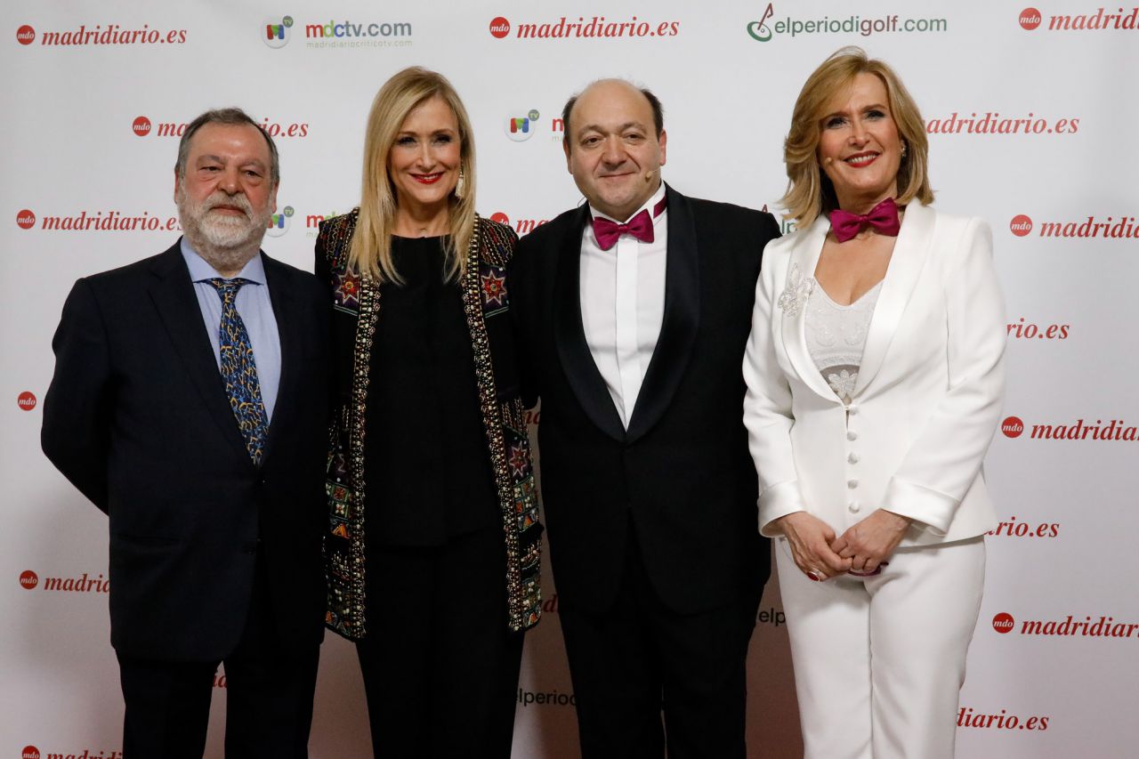 José Brías, Director de Madridiario, Cristina Cifuentes, presidenta de la Comunidad de Madrid, Constantino Mediavilla, Presidente Editor de Madridiario, junto con la presentadora Nieves Herrero.
