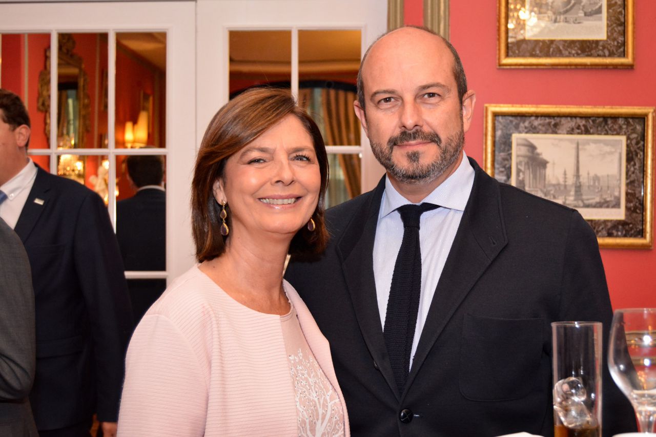 Paloma Adrados, presidenta de la Asamblea de Madrid, junto con Pedro Rollán Ojeda, Consejero de Transporte, Infraestructuras y Vivienda de la Comunidad de Madrid.