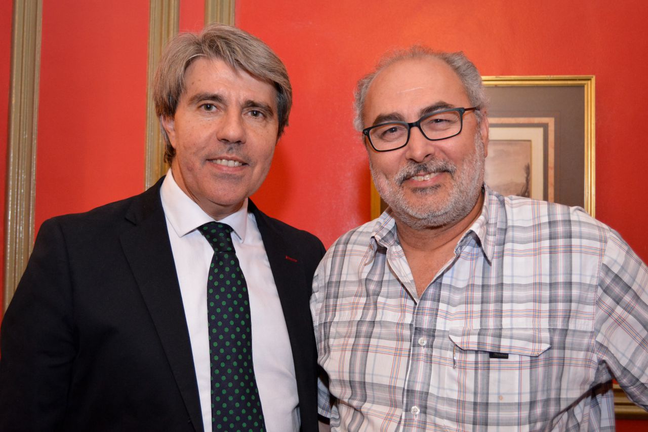 Ángel Garrido, consejero de Presidencia, Justicia y Portavoz de la Comunidad de Madrid, junto con Alejandro Sánchez, diputado Podemos.