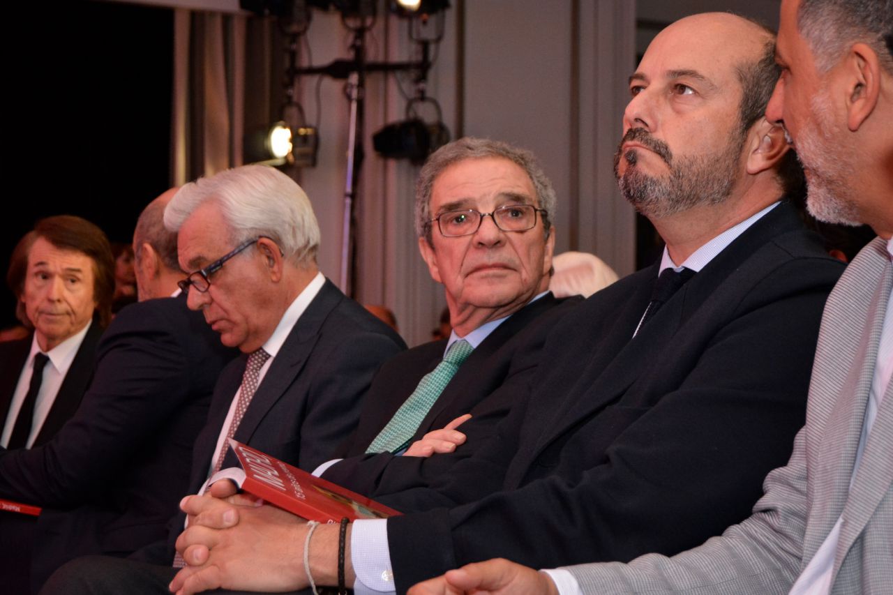 César Alierta, presidente Telefónica, el cantante, Raphael, Pedro Rollán Ojeda, Consejero de Transporte, Infraestructuras y Vivienda de la Comunidad de Madrid y el actor Roberto Álamo, entre otros.