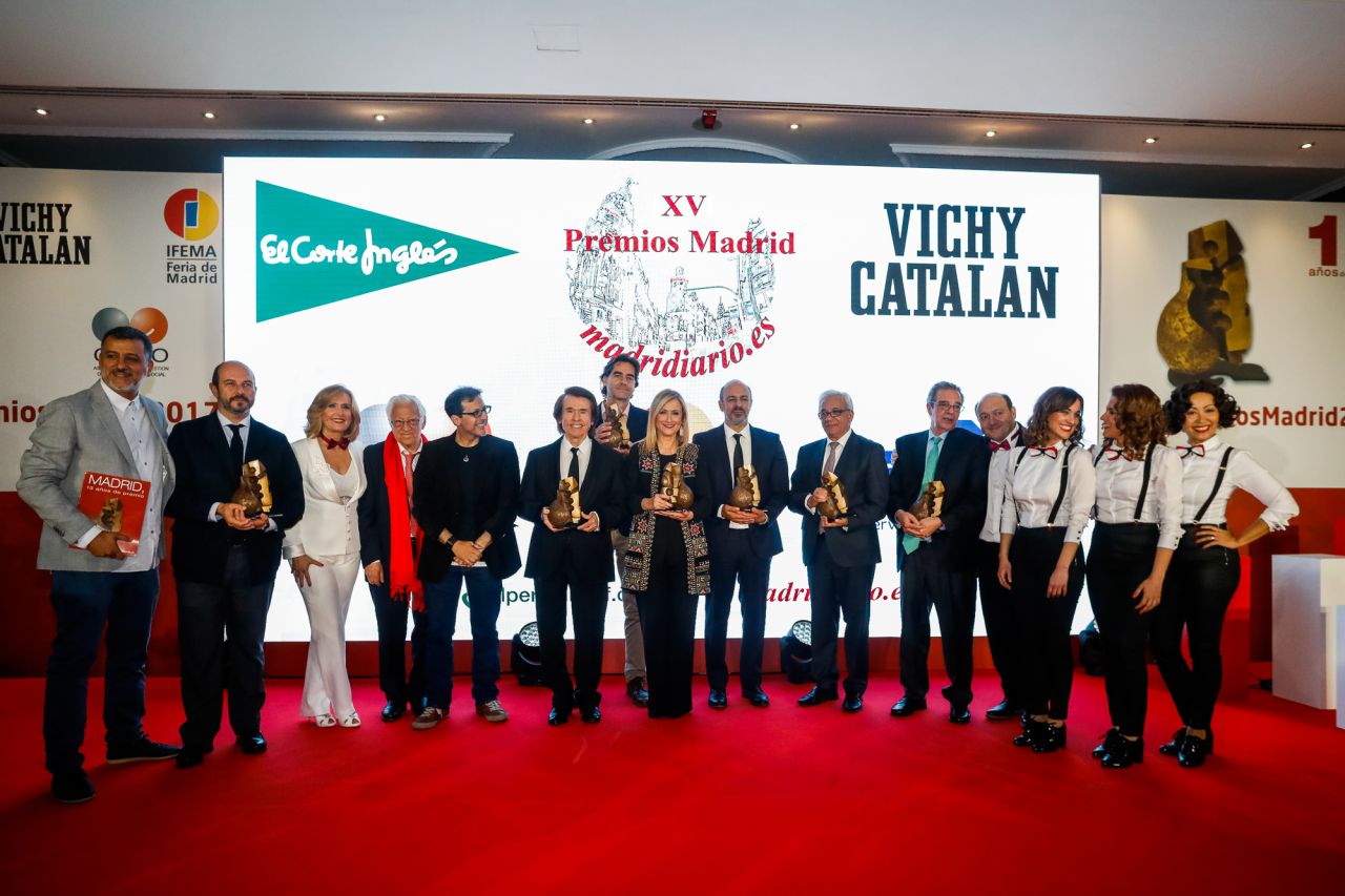 Foto de familia de los galardonados.