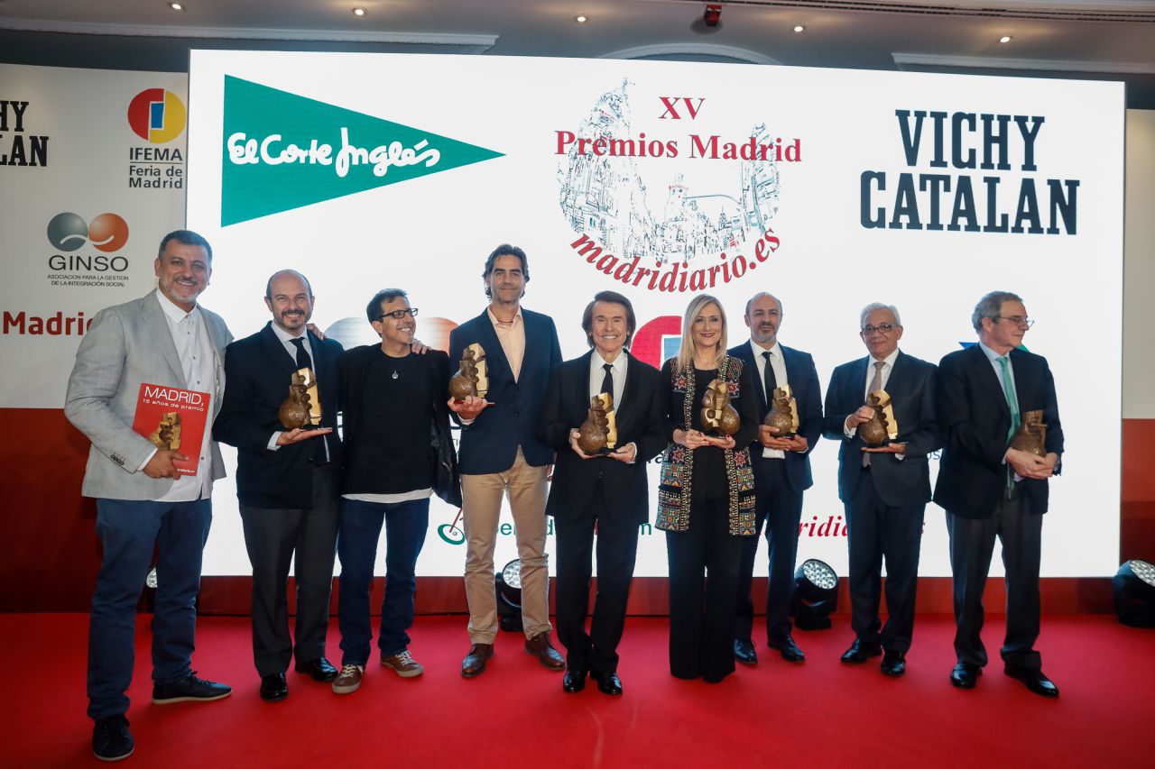 Foto de familia de los galardonados.