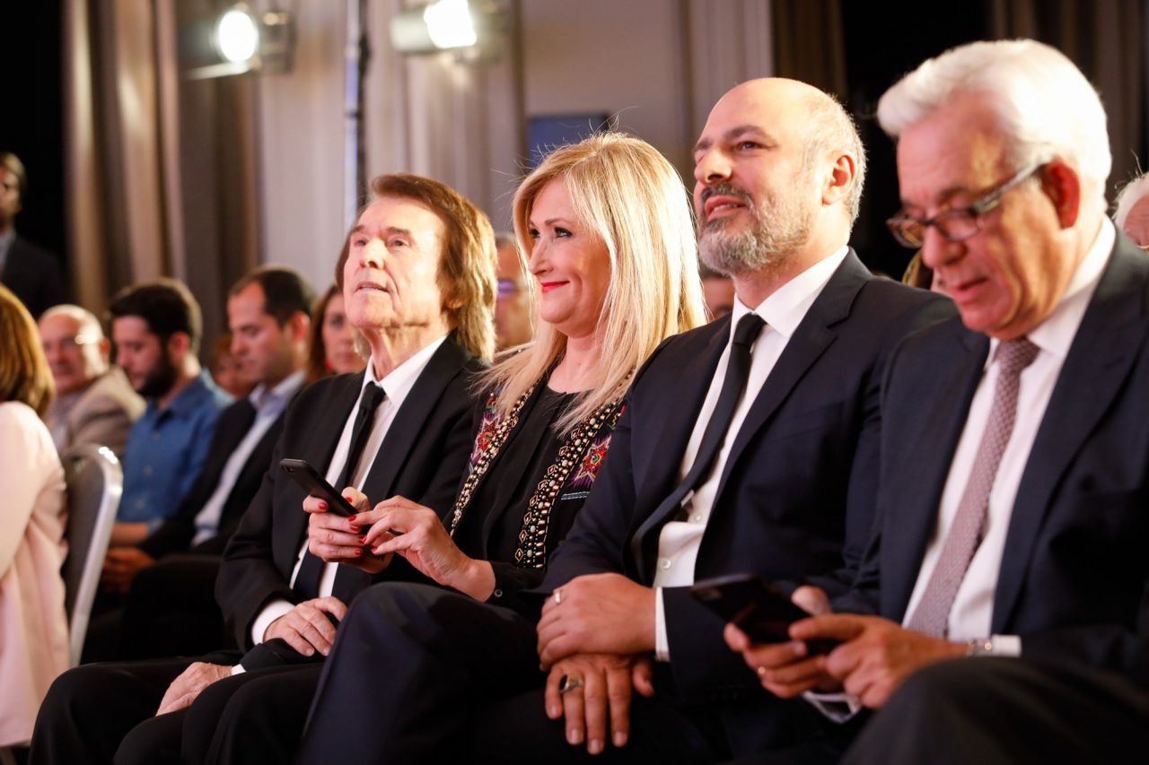 Raphael, Cristina Cifuentes, Roberto Álamo y Jesús Sánchez Martos en la fila de los premiados. 