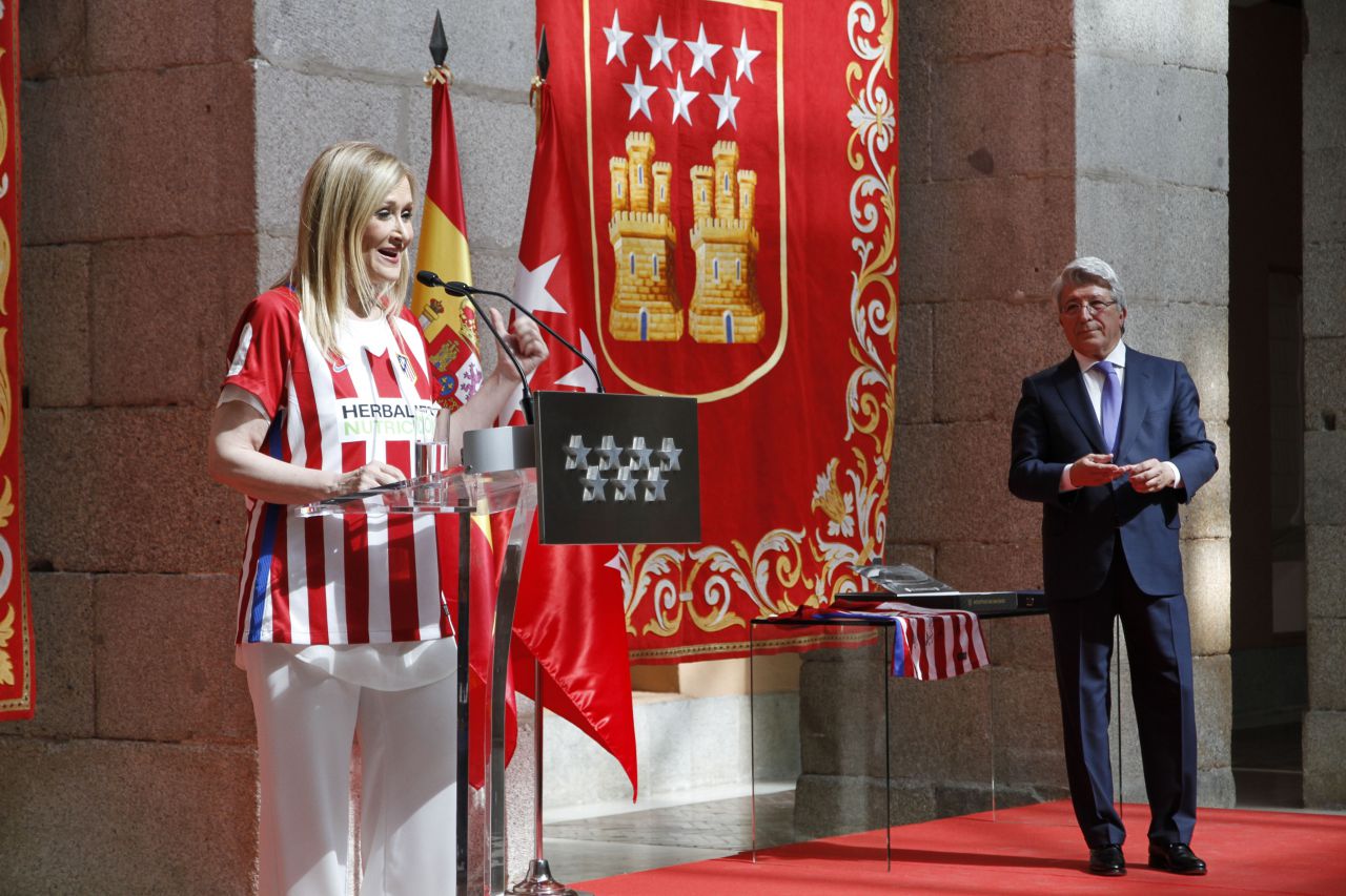 Enrique Cerezo, presidente del Atlético de Madrid y Cristina Cifuentes, presidenta de la Comunidad.