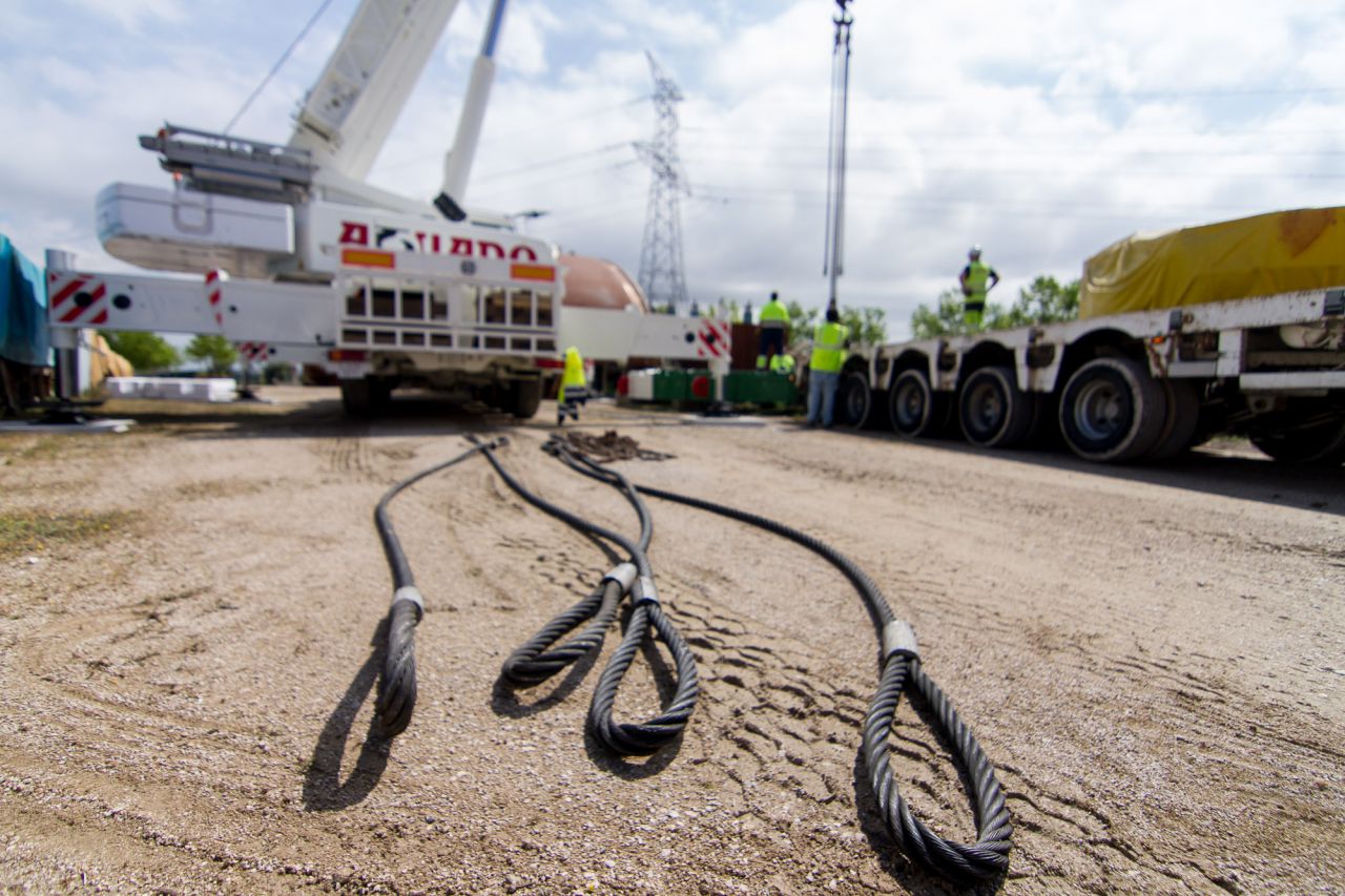 Cables para asegurar la cabeza.