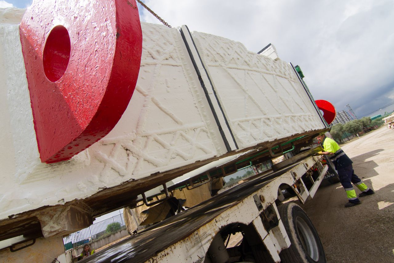 Posado en el trailer de transporte.