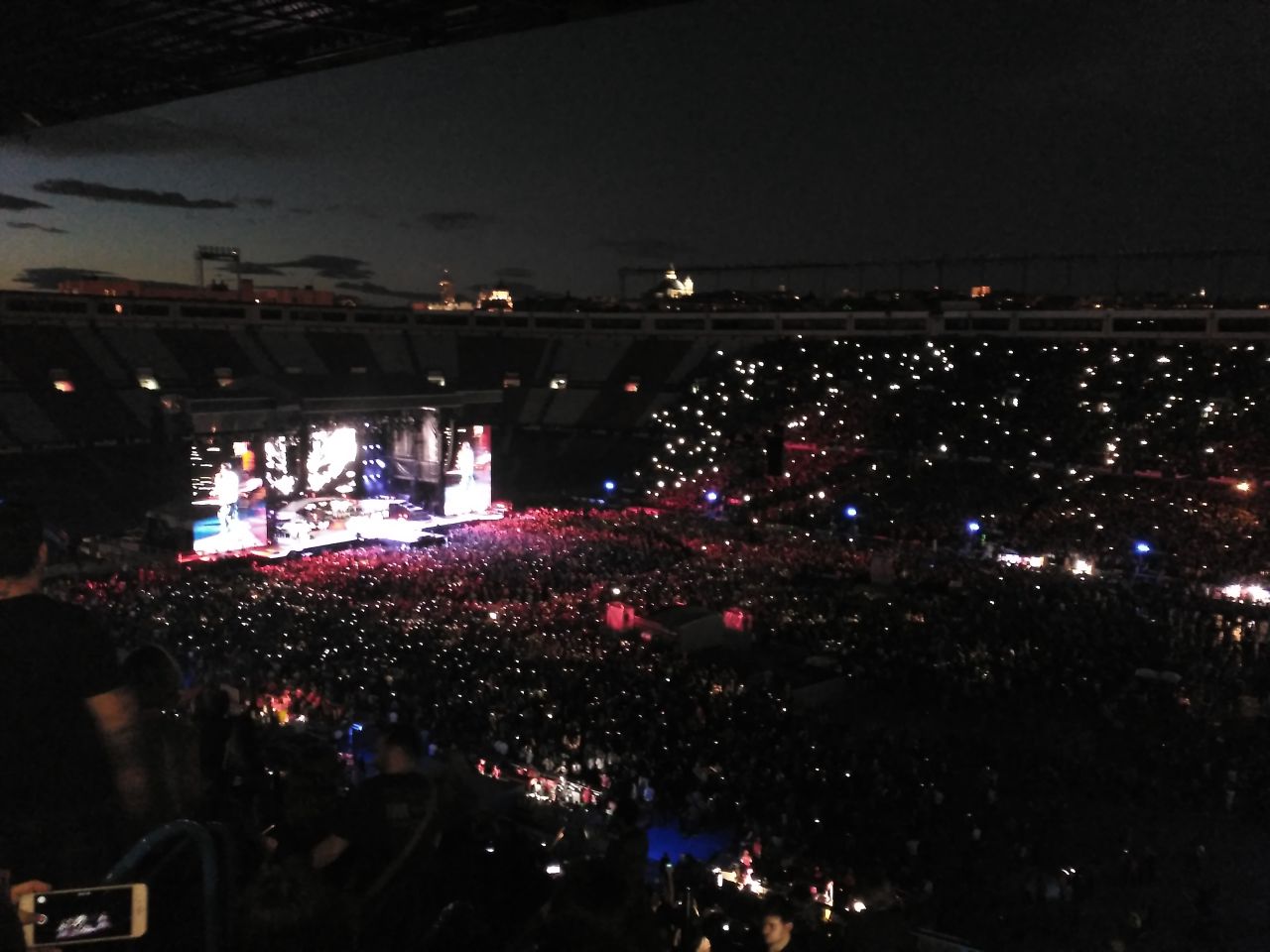 El estadio Vicente Calderón repleto de gente en el concierto de Guns N' Roses