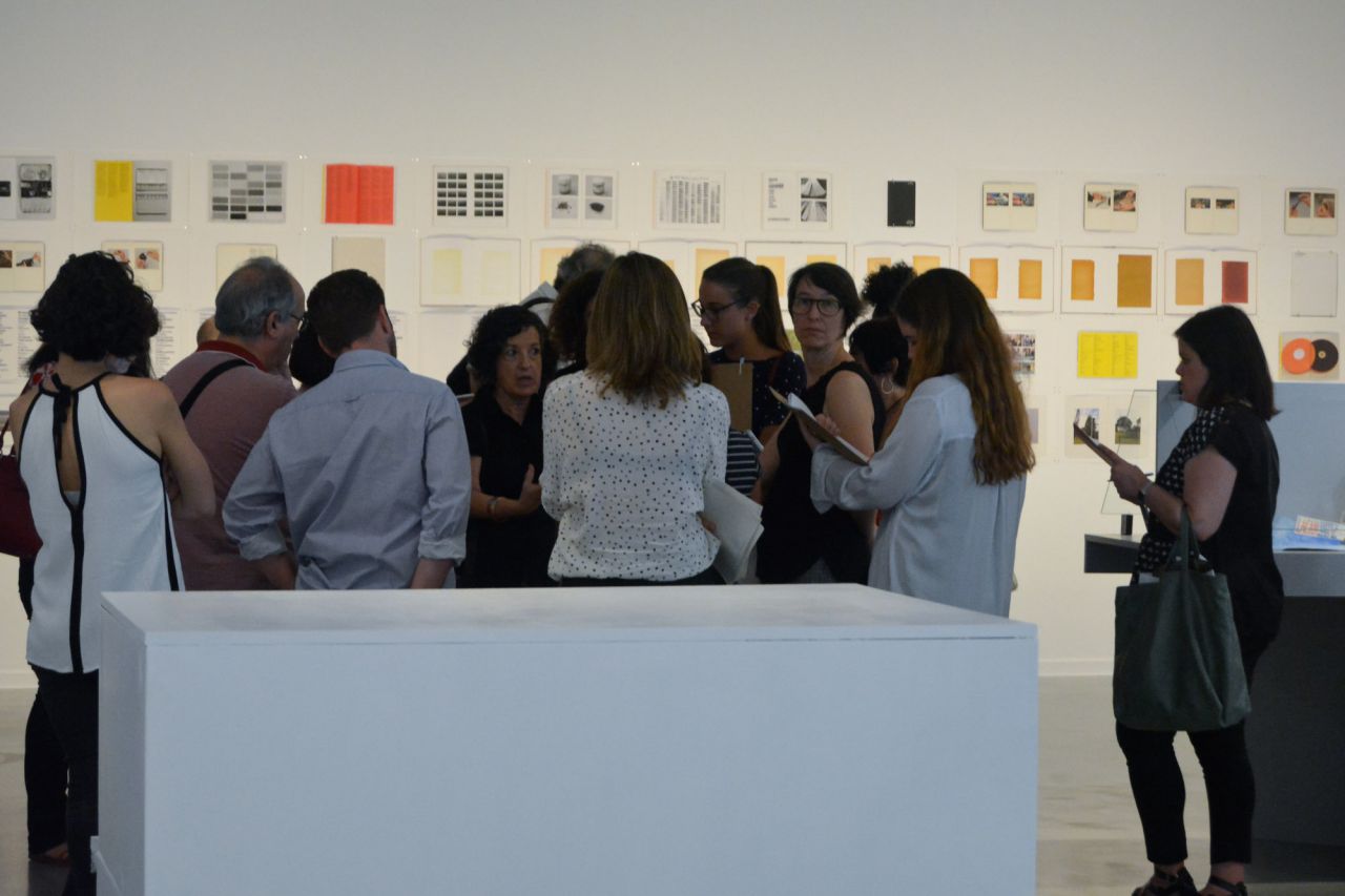 Exposición 'Bibliotecas insólitas'. Una muestra de obras de arte que reflexionan sobre la idea de biblioteca junto a una selección de ediciones de artista, libros de referencia, dibujos y objetos realizados por artistas contemporáneos.