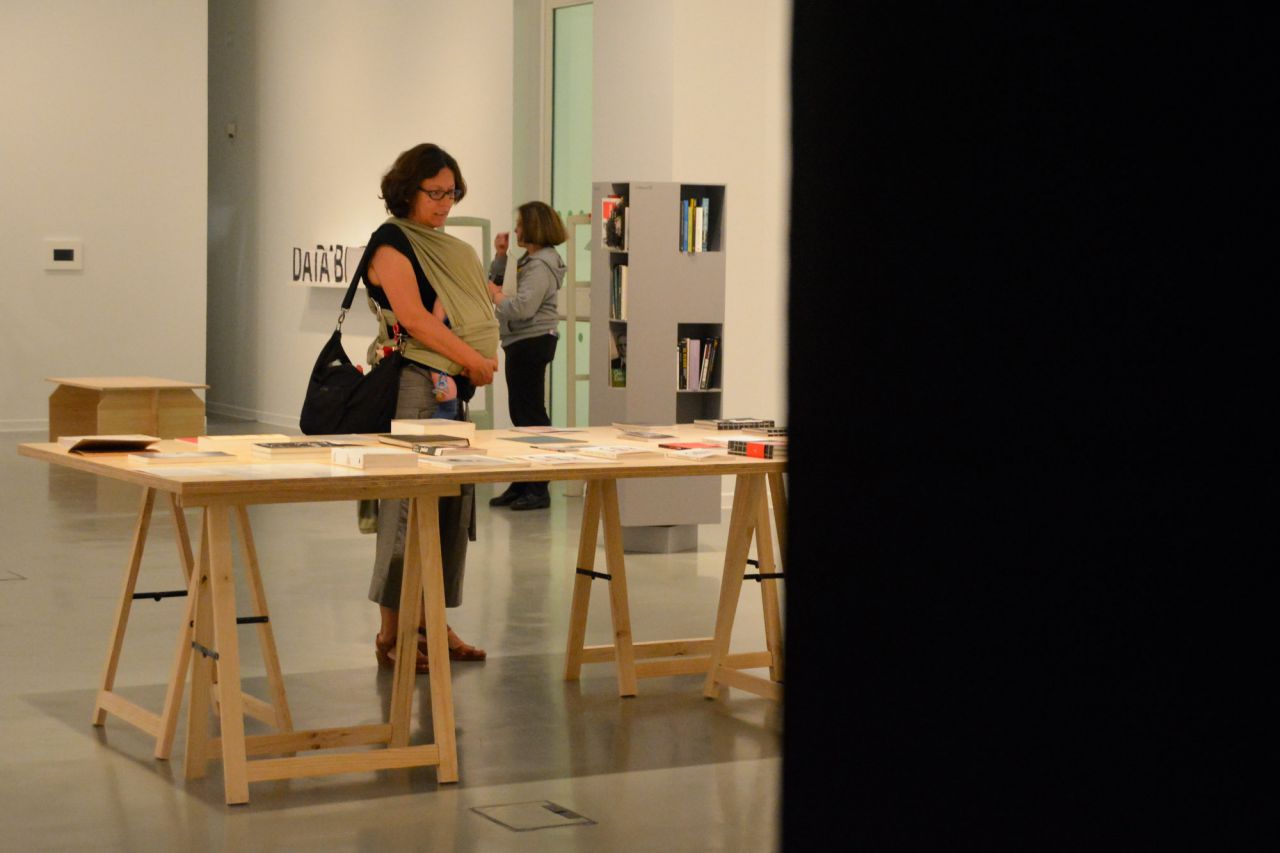 Exposición 'Bibliotecas insólitas'. Una muestra de obras de arte que reflexionan sobre la idea de biblioteca junto a una selección de ediciones de artista, libros de referencia, dibujos y objetos realizados por artistas contemporáneos.
