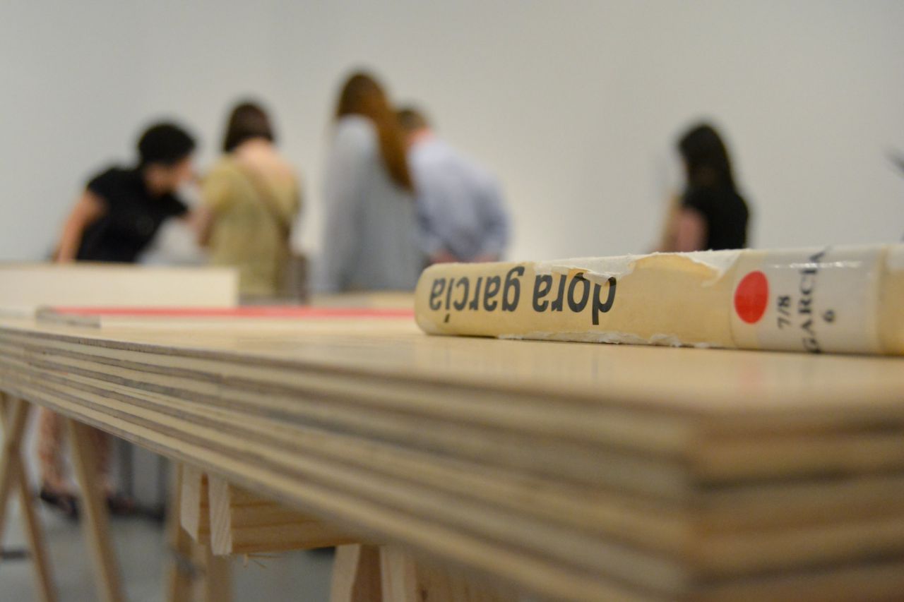 Exposición 'Bibliotecas insólitas'. Una muestra de obras de arte que reflexionan sobre la idea de biblioteca junto a una selección de ediciones de artista, libros de referencia, dibujos y objetos realizados por artistas contemporáneos.