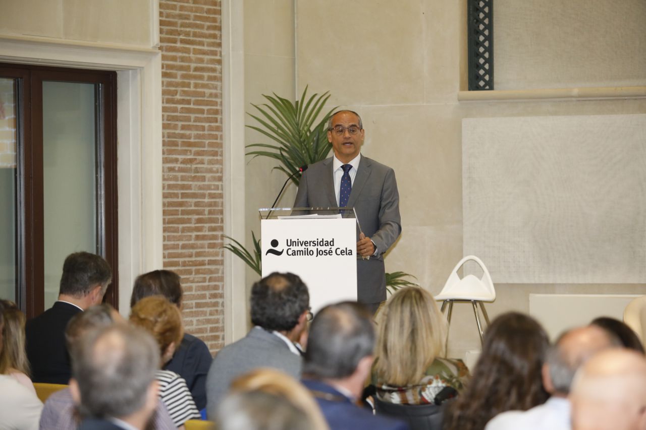 Ponencia inaugural a cargo del consejero de Educación de la Comunidad de Madrid, Rafael Van Grieken.