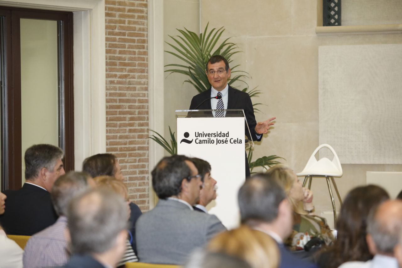 Ponencia 'Tecnología y bullying' del director de comunicación de Samsung, Francisco Hortigüela.