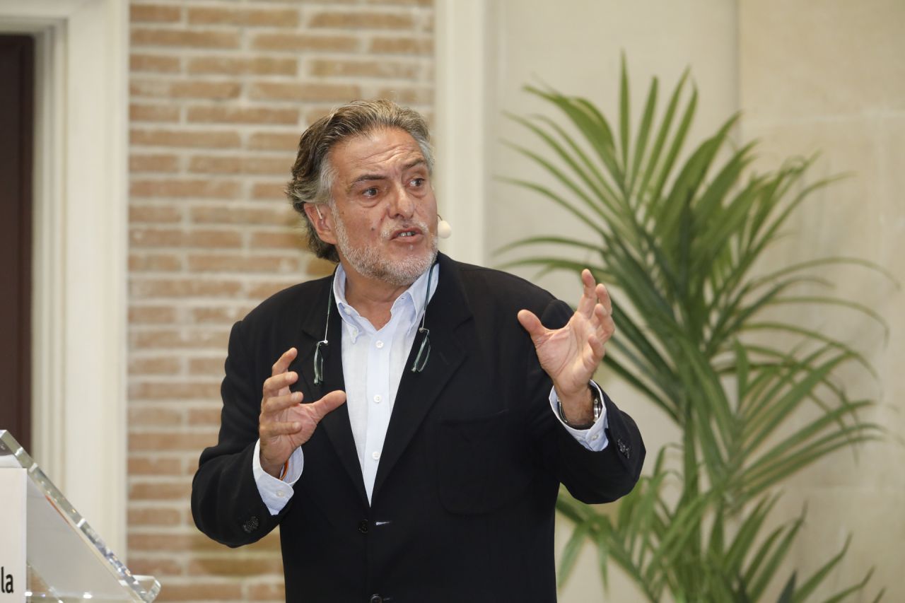 Pepu Hernández, ex entrenador de la selección española de baloncesto y patrono de la Fundación Estudiantes