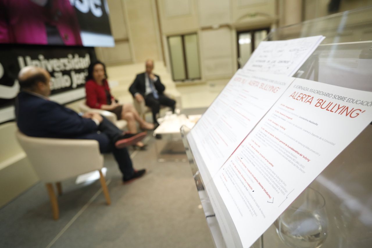 Concepción Rodríguez, magistrada del Juzgado de Menores Número 1 de Madrid, Juan José Nieto, director general de Educación de la Comunidad de Madrid y Miguel Ángel Pérez, decano de la Facultad de Educación de UCJC