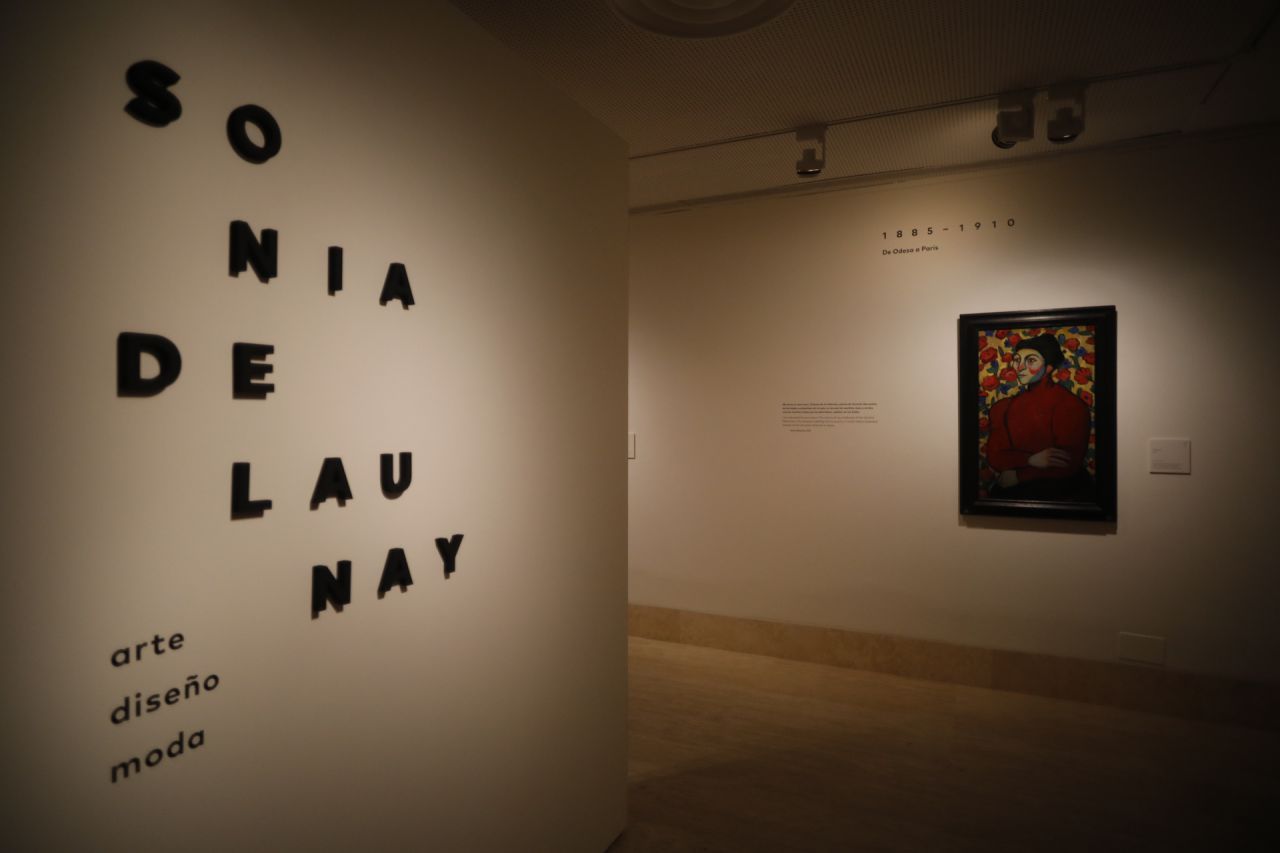 'Sonia Delaunay. Arte, diseño y moda' será la primera exposición monográfica de la artista en nuestro país, una combinación de pinturas, diseños de moda y textiles que conviven en una única muestra. 