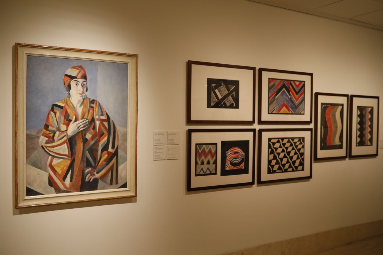 'Sonia Delaunay. Arte, diseño y moda' será la primera exposición monográfica de la artista en nuestro país, una combinación de pinturas, diseños de moda y textiles que conviven en una única muestra. 