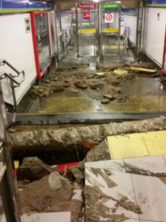Inundaciones en la estación de Metro de Marqués de Vadillo.