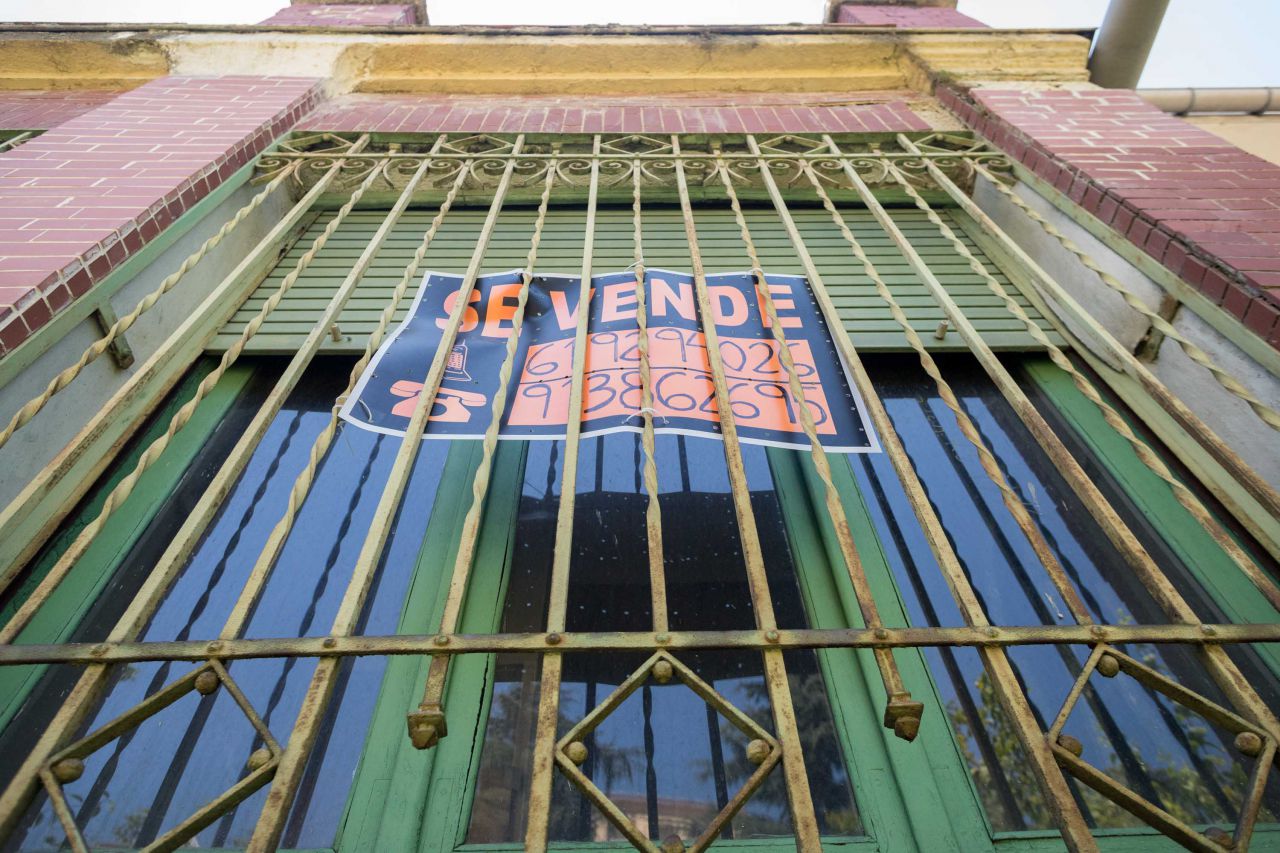 Cartel de 'Se Vende' colocado por los herederos.