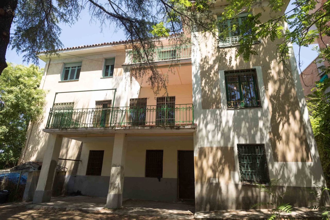 Vista de la casa desde el patio posterior.