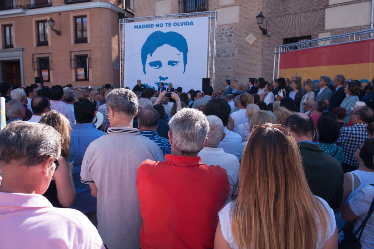 Homenaje a Miguel Angel Blanco en la Plaza de la Villa.