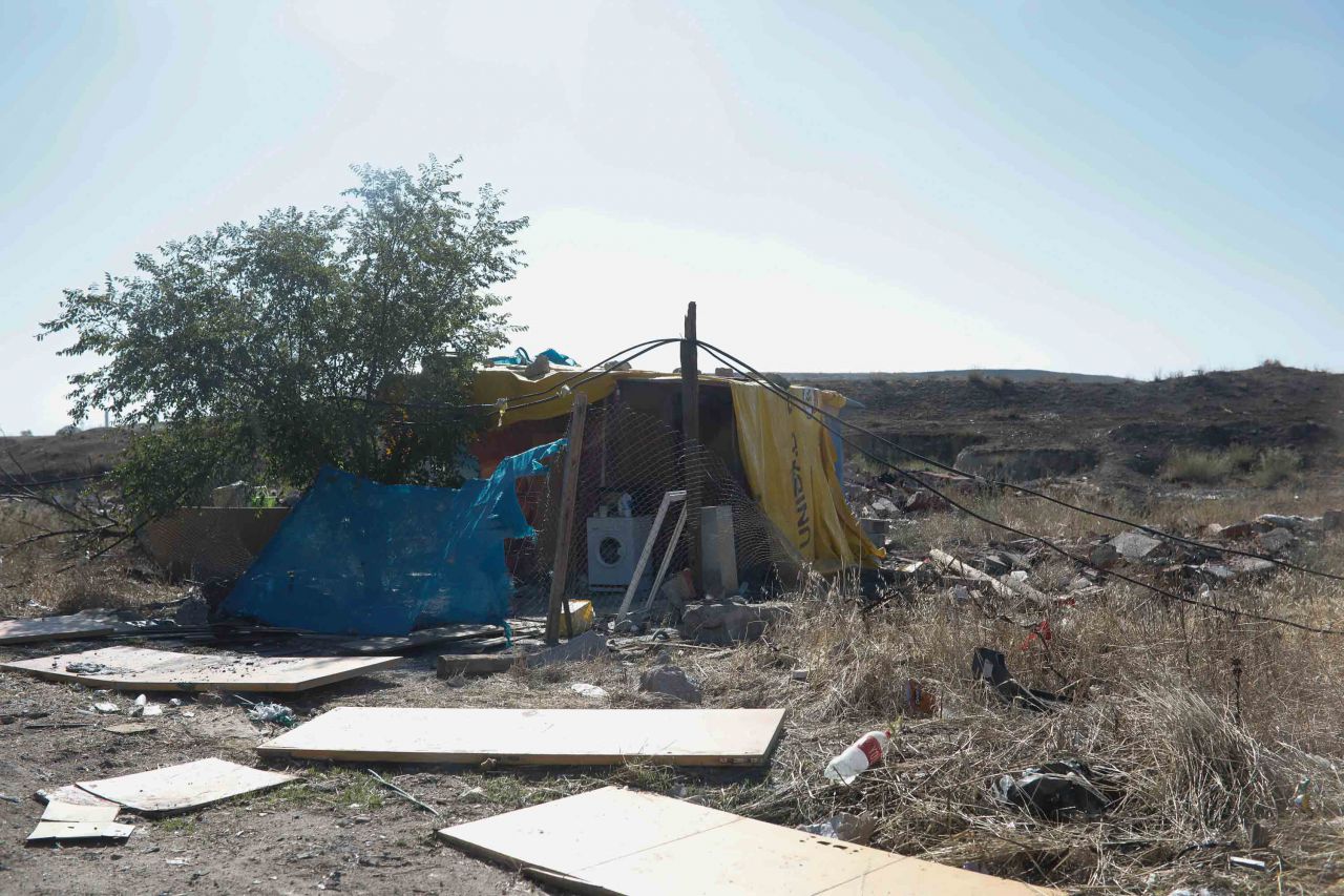 Infravivienda construida en las ruinas de un derribo.