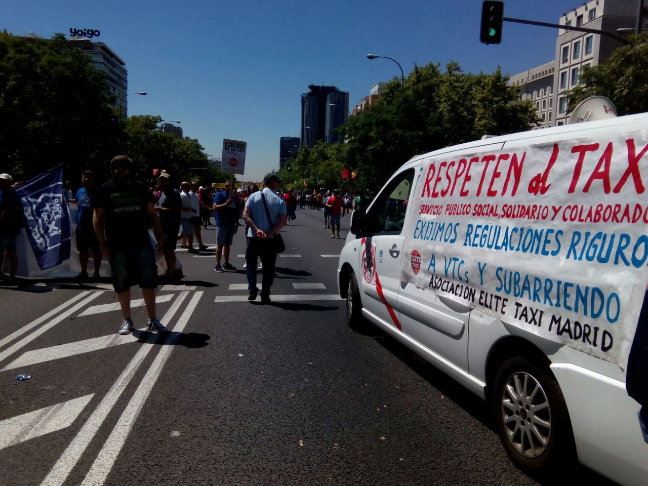 Manifestación de taxistas por el Paseo de la Castellana