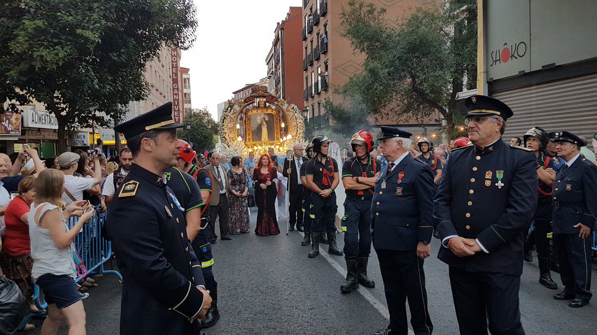 Los Bomberos del Ayuntamiento de Madrid en la procesión de la Virgen de la Paloma