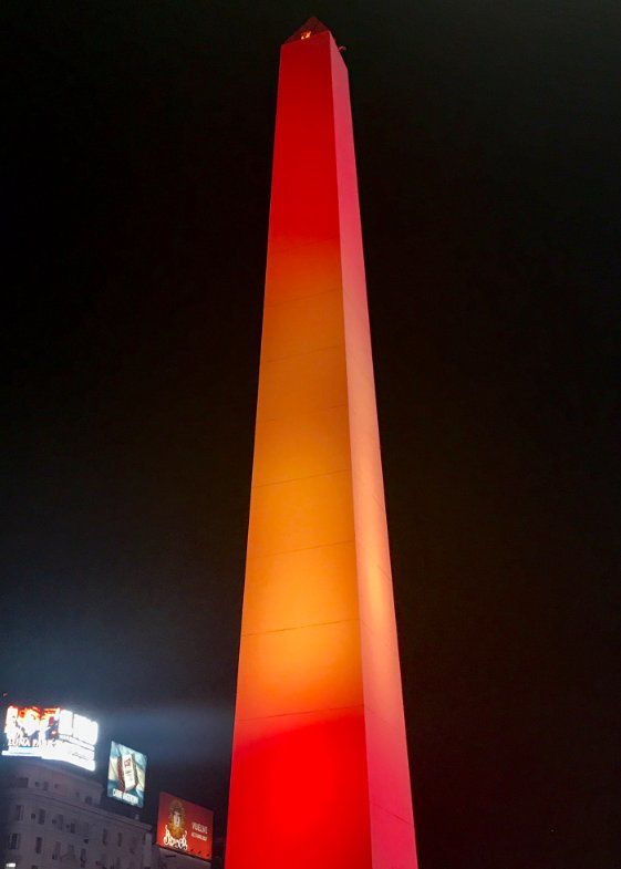 El Obelisco de Buenos Aires homenajea a las víctimas de los atentados de Barcelona y Cambrils