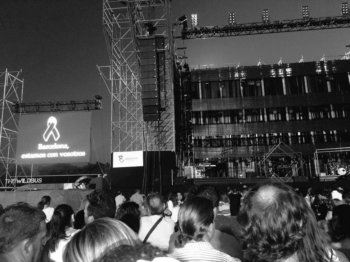 David Biscal recuerda a las víctimas de Cataluña en su concierto en Punta Umbría