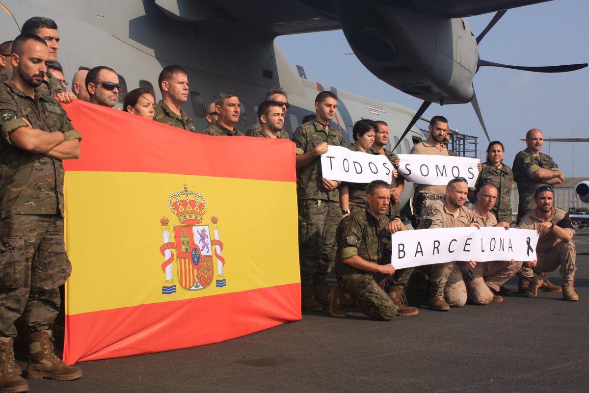Defensa homenajea a las víctimas de los atentados de Barcelona y Cambrils