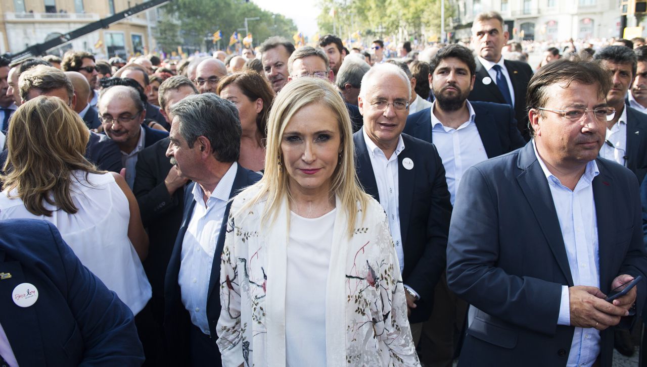 Cristina Cifuentes en la manifestación contra el terrorismo en Barcelona