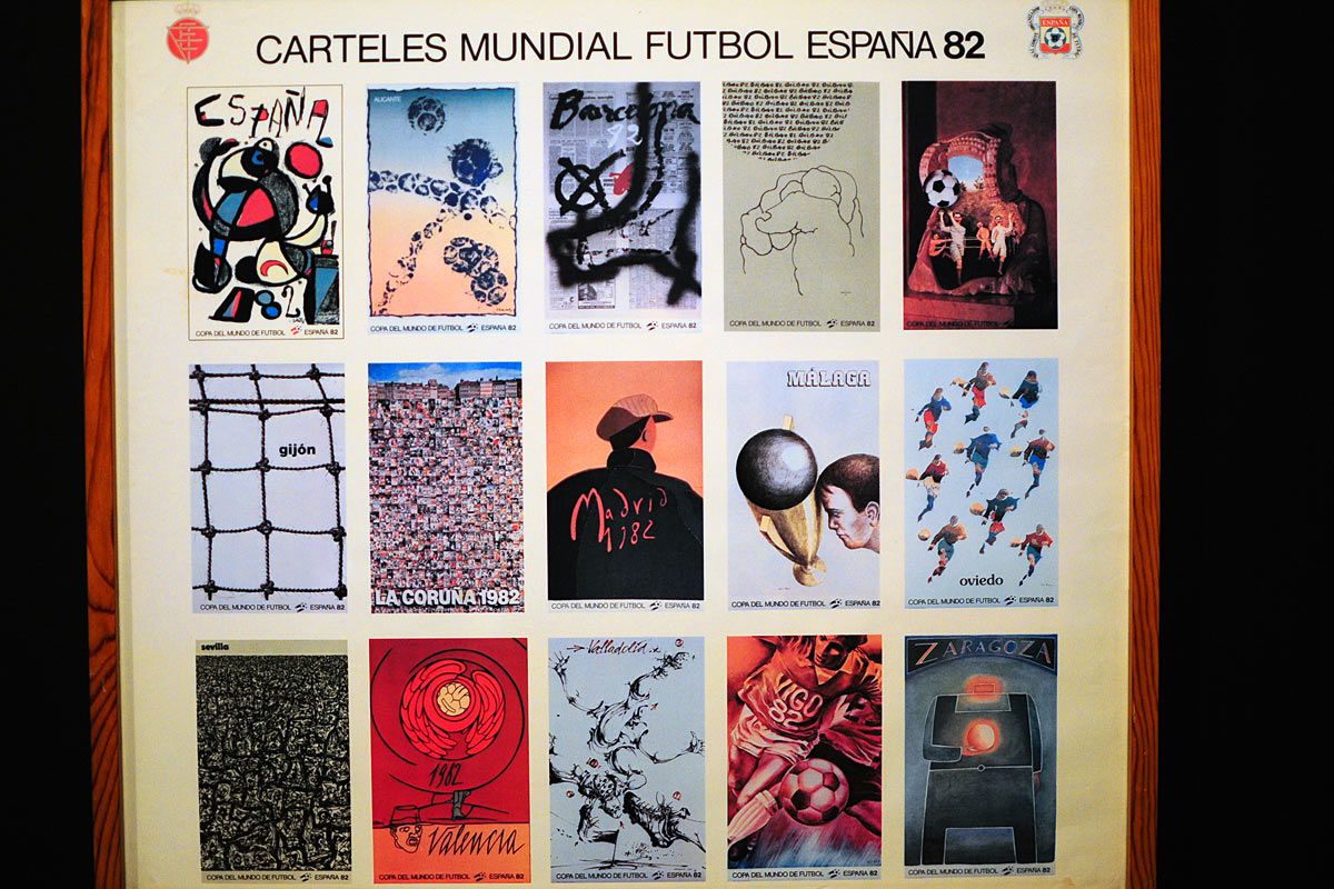 Carteles del Mundial de Fútbol del 82 diseñados por grandes artistas españoles como Miró, Chillida, Dalí, Tapies y Saura.
