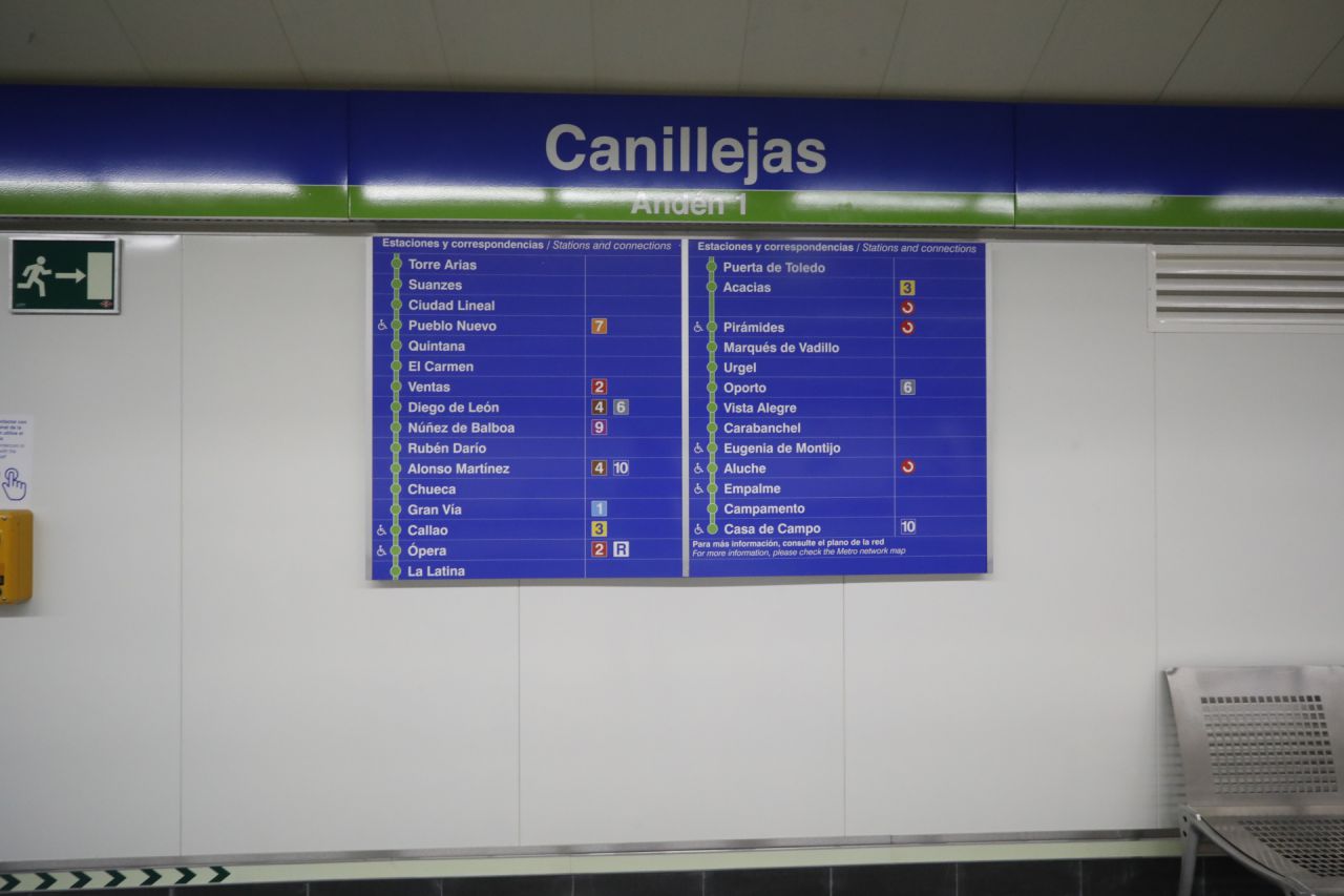 Andén y señalética renovados.
