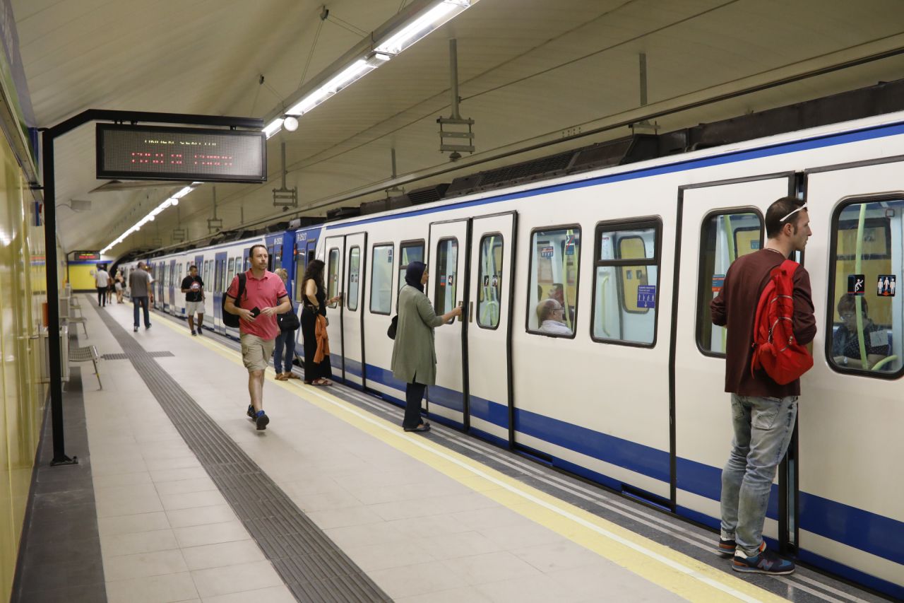 Andén y señalética renovados.