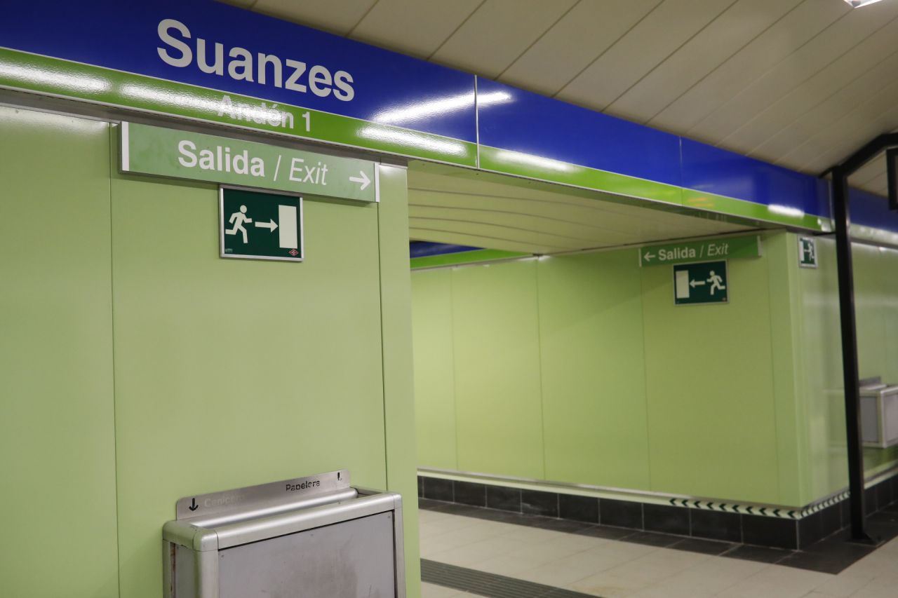 Andén y señalética renovados.