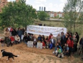 Vecinos de Fuencarral y Montecarmelo protestan contra el desmantelamiento de sus huertos urbanos