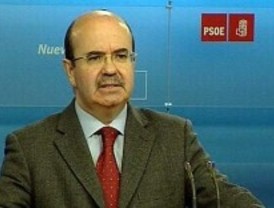 Zarrías, indignado de que se culpe a Zapatero de la deuda de Madrid