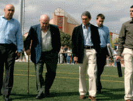 Veteranos del Real Madrid estrenan un campo de fútbol en Moralzarzal