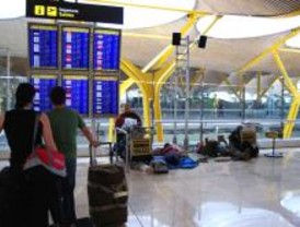 Madrid pide la transferencia de Barajas tras el 'caos' navideño