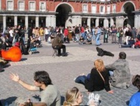 Los indignados proponen 'recuperar' la plaza Mayor, 'privatizada ahora por las terrazas'