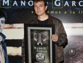 Manolo García recibe un doble Disco Platino por su álbum 'Saldremos a la lluvia'