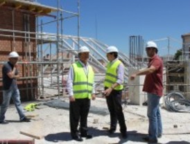 El alcalde de Pozuelo visita la obra de Padre Vallet para supervisar la recta final de los trabajos